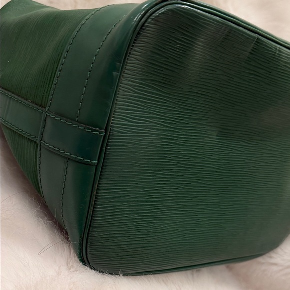 Louis Vuitton, green leather, Eppy, large bucket bag - Picture 5 of 14